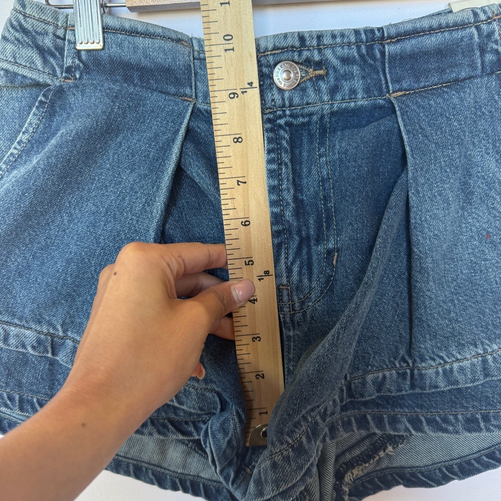 Free People We The Free CRVY Low Ryder Denim Shorts Women's Size 27 Blue Pleated - Picture 4 of 9